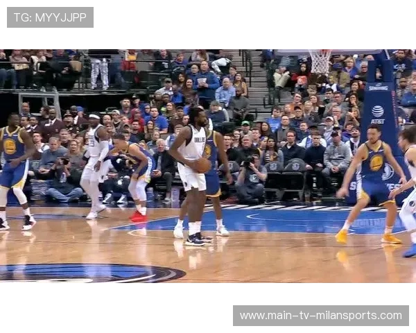 NBA单臂暴扣气势十足：篮球场上的王者之舞