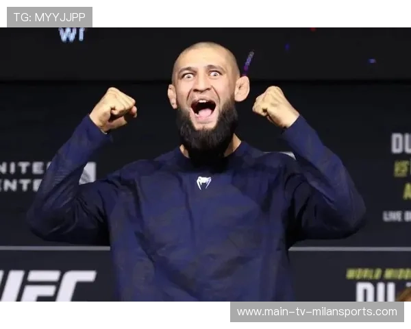 UFC 选手赛后举对手上肩庆祝！画面爆笑