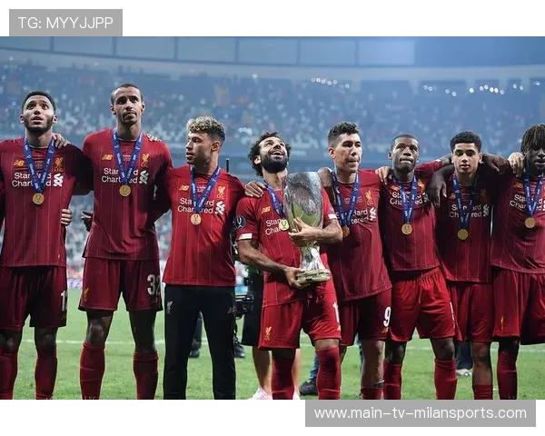 拜仁锋线组合配合默契，制造持续威胁，拜仁队前锋